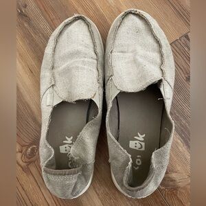 Sanuk shoes. Size 7. Oatmeal color.